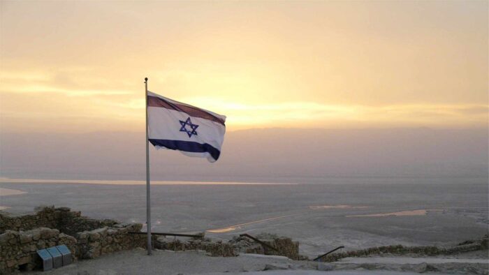 flaga Izraela na wietrze